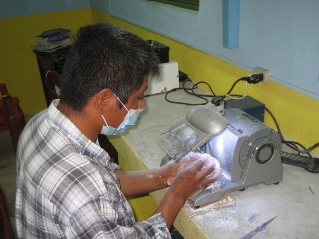 Laboratorio de protesis dental zapatista (2) Caracol I La Realidad, Zona Fronteriza, Chiapas 2012